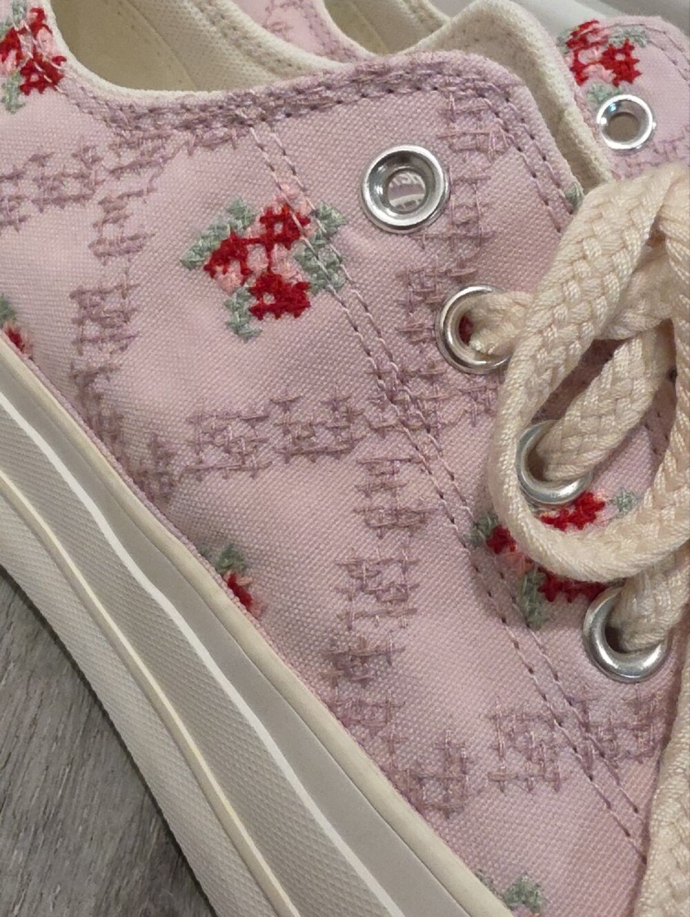 Converse Lift Platform - Rose Cross Stitch - Low Top, Size 8 - Picture 13 of 16